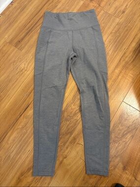American Eagle Medium High-Waist Gray Active Leggings slightly cropped